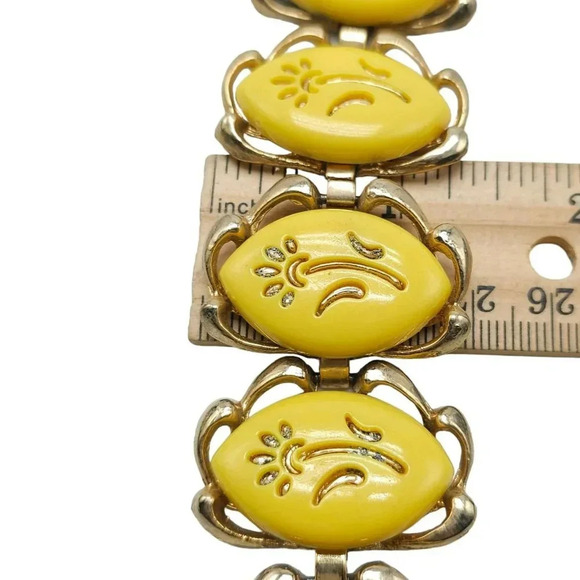 Yellow Lucite Thermoset Flower Bangle Bracelet Fold-Over Clasp Gold Tone Vintage - Picture 8 of 8